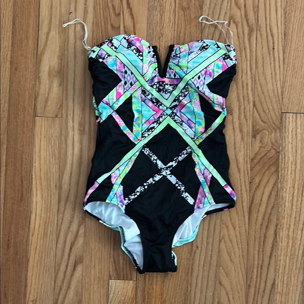 Victoria secret swim strapless Geometric OnePiece Swimsuit ruched butt S NWT